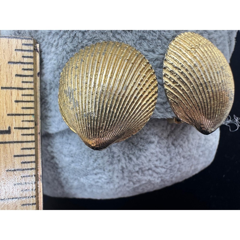 Gay Boyer Vintage Gold Tone Seashell Clip On Earrings Coastal Nautical Statement